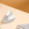 Logitech Lift Vertical Blanco – Mouse Inalámbrico Ergonómico