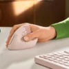 Logitech Lift Rosado – Mouse Ergonómico Vertical Inalámbrico