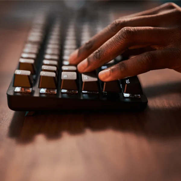 Logitech G413 TKL SE – Teclado Mecánico Gamer Inglés