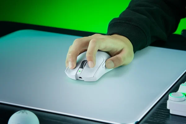 felimich-rz01-05630200-r3u1-03.webp Razer Viper V4 Pro Blanco – Mouse Gamer Inalámbrico